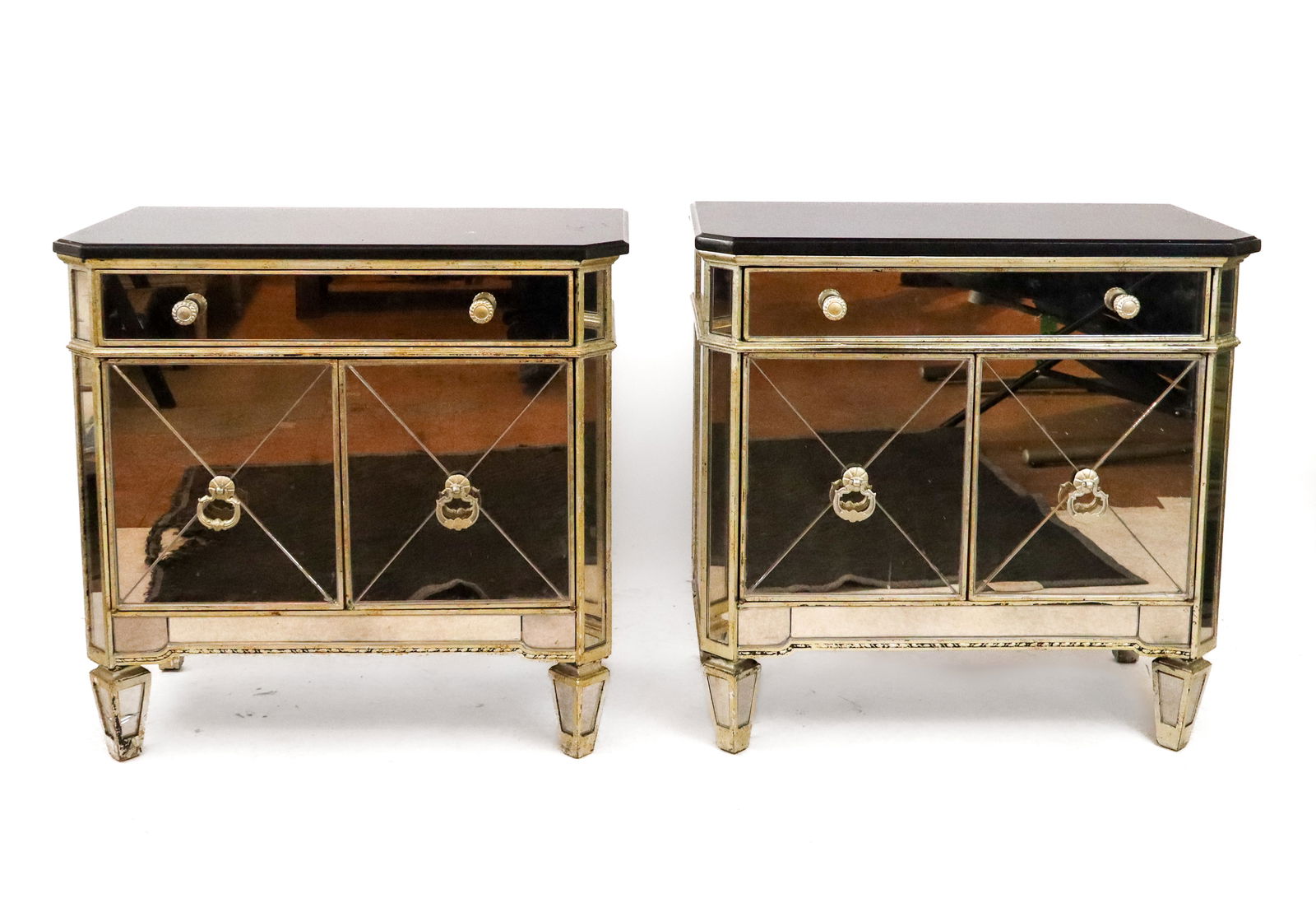 Pair of Hollywood Regency Mirrored Cabinets (1 of 16)