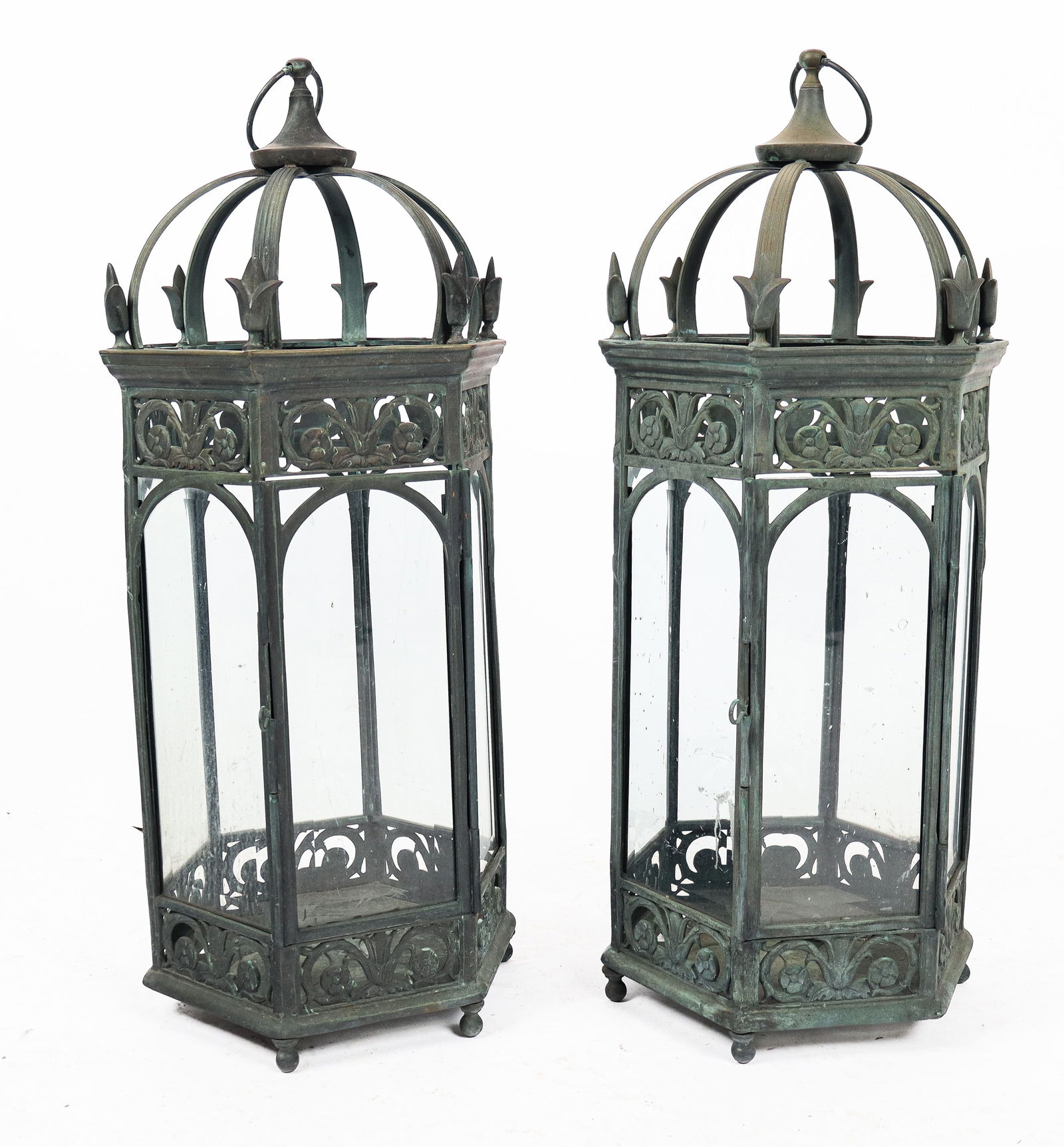 Pair of Renaissance Revival Bronze Garden Lanterns (1 of 10)