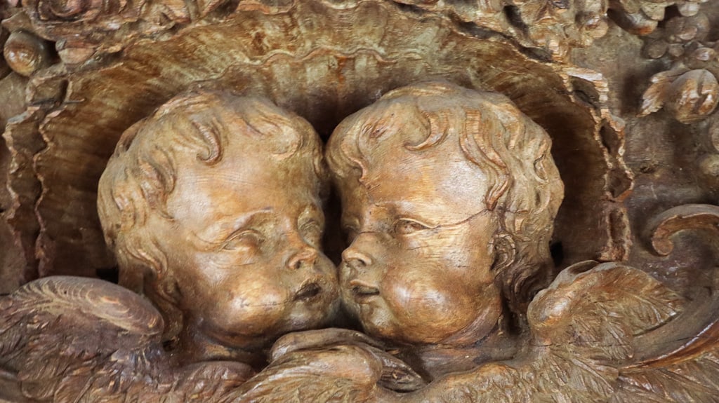 Rococo Carved Wood Applique with Putti - 3