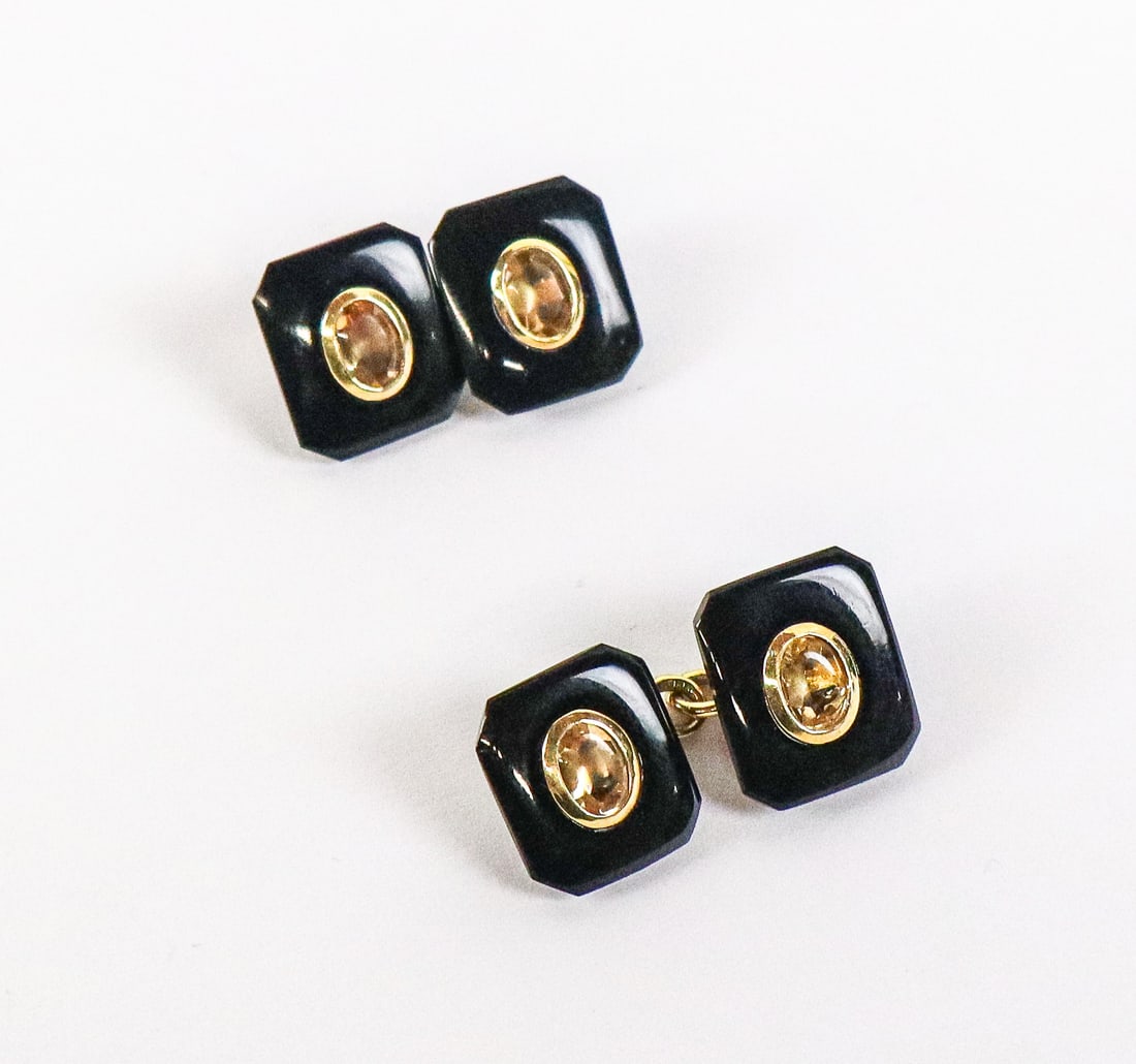 Links of London Pair of Gold & Quartz Cufflinks: Links of London pair of citrine, black onyx and gold chain link cufflinks, marks to chain "750" with English hallmarks and maker's mark. [Total 5.86 dwt]. Overall condition is good, one plaque with ch