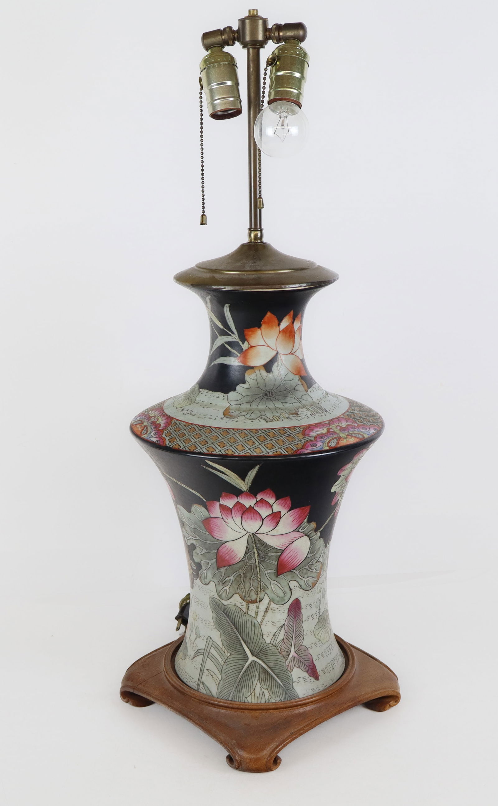 Chinese Export Vase as a Lamp (1 of 14)