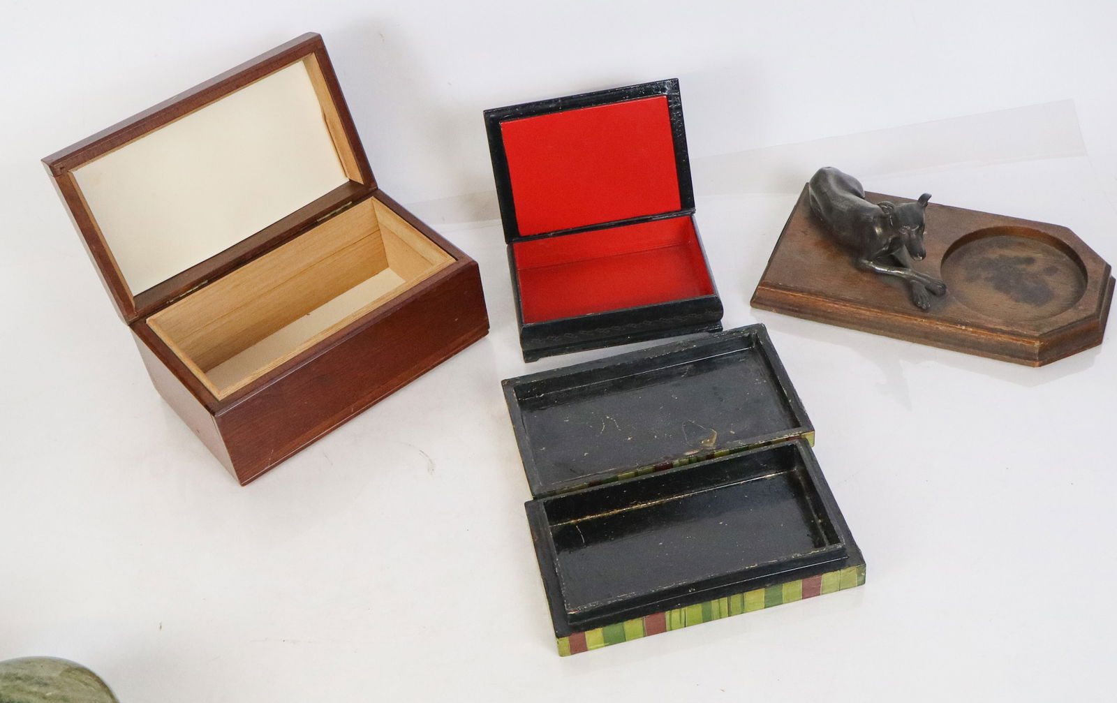 Assorted Table Articles and Decorations (22+) - 10