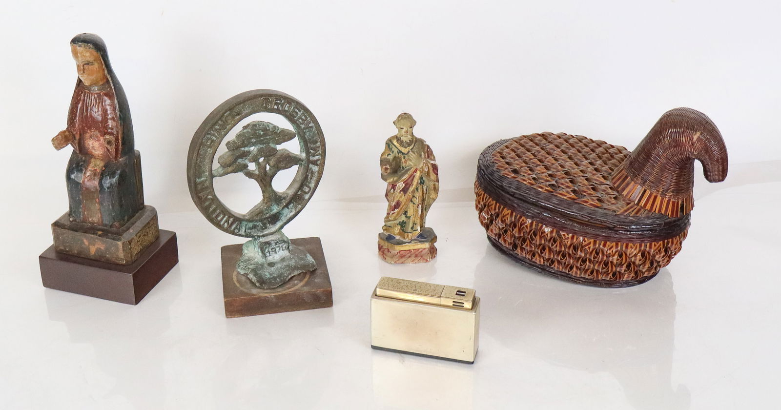 Assorted Table Articles and Decorations (22+) - 11