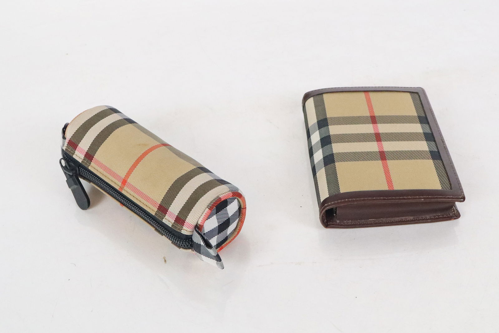 Assorted Table Articles and Decorations (22+) - 19