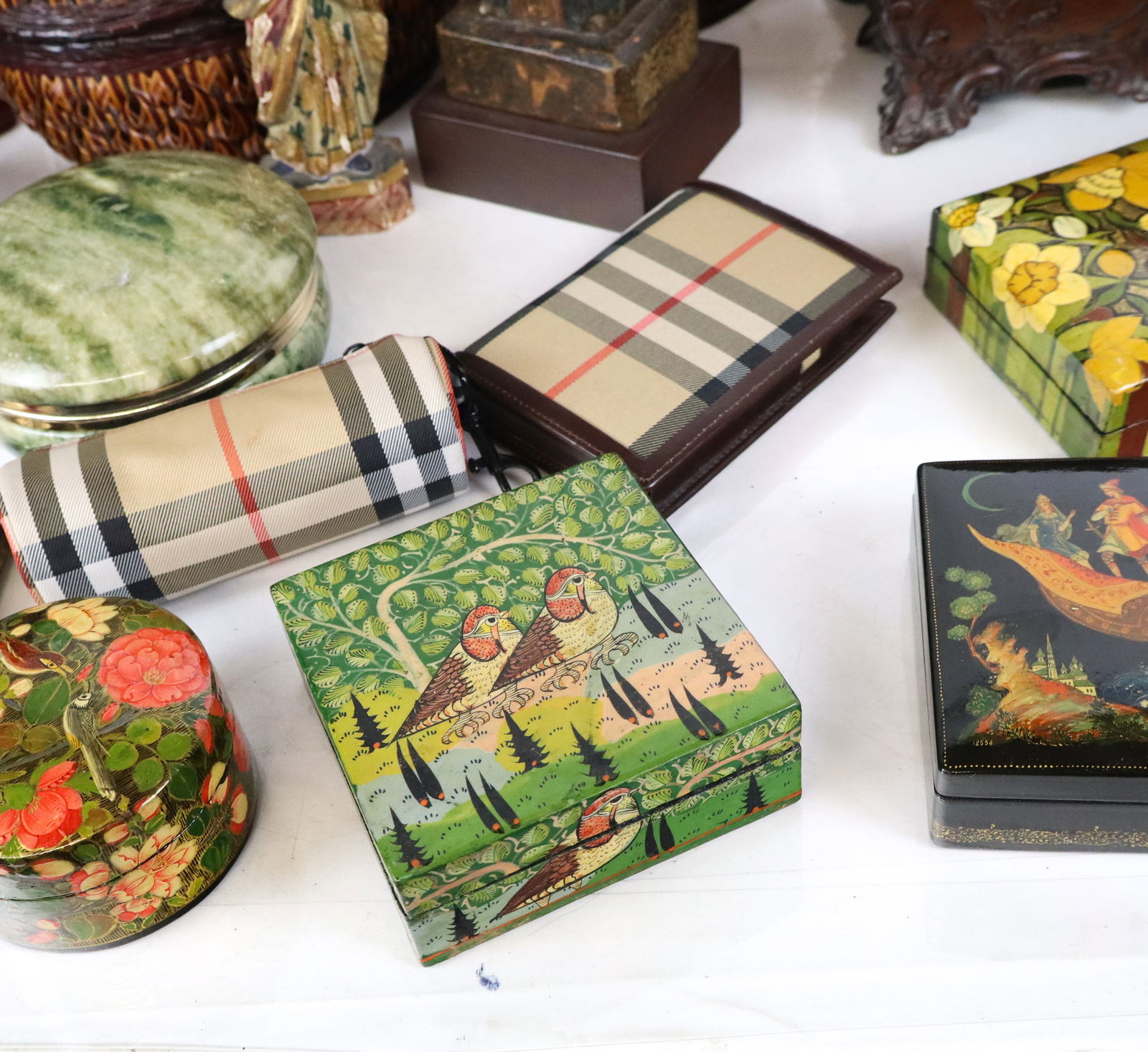 Assorted Table Articles and Decorations (22+) - 4