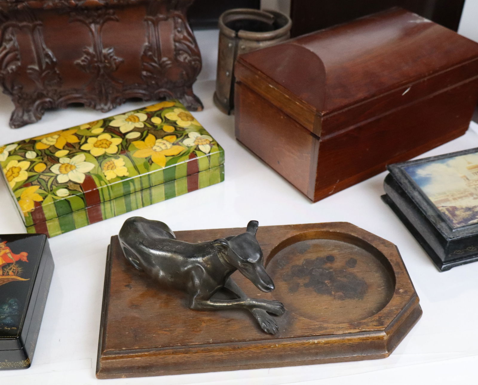 Assorted Table Articles and Decorations (22+) - 6