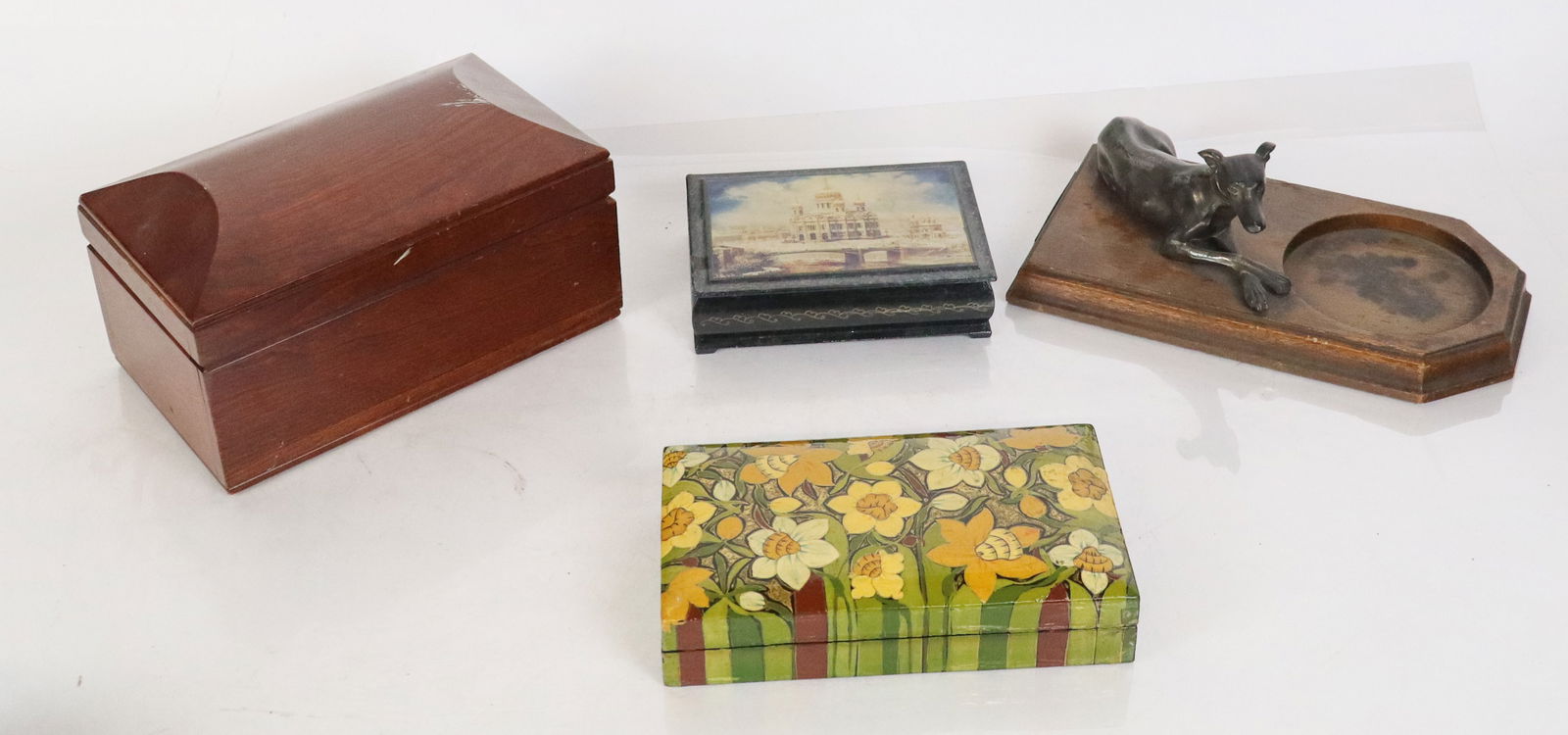 Assorted Table Articles and Decorations (22+) - 9