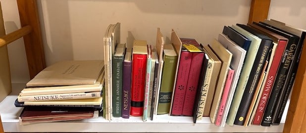 Books, magazines and catalogs on Netsuke (42): The Garrett collection, Netsuke Masks, "The tale of Genji" (2), and many more.