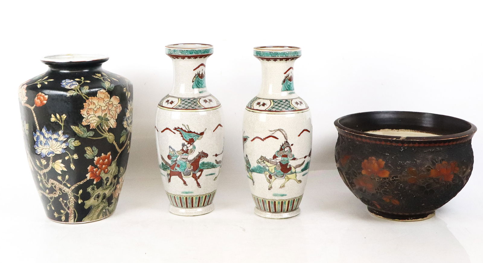 Group of Chinese Porcelain Articles, 4 (1 of 20)