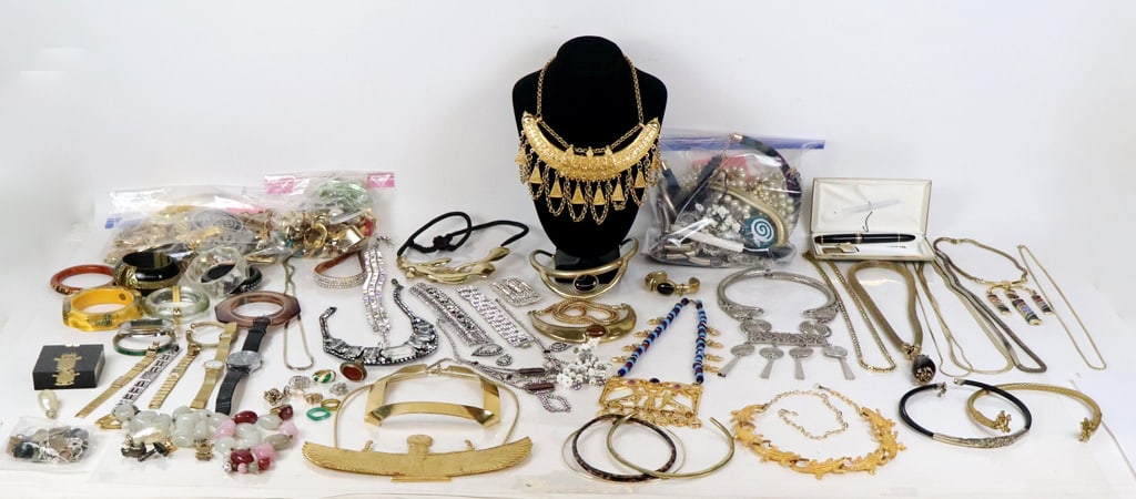 Large Group of Assorted Costume Jewelry, 100+ (1 of 16)