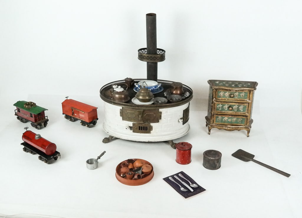 Assorted Diminutive, Doll House & Toy Articles (1 of 16)