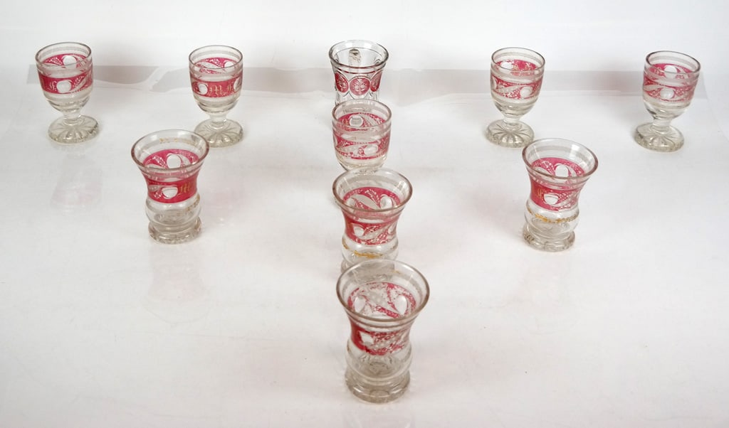 Bohemian Cranberry Cut to Clear Glass, 11: Bohemian cut to clear glass, Austria/Bohemia, late 19th/early 20th century, with cranberry and etched decoration at upper and two rows of etched laurel decoration comprising five footed chalices, each