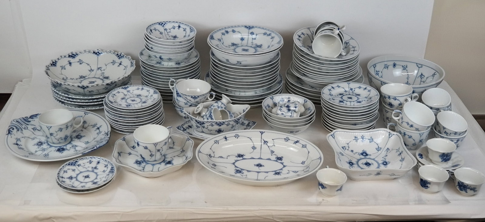 Royal Copenhagen Blue & White Dinner Service, 120 (1 of 19)