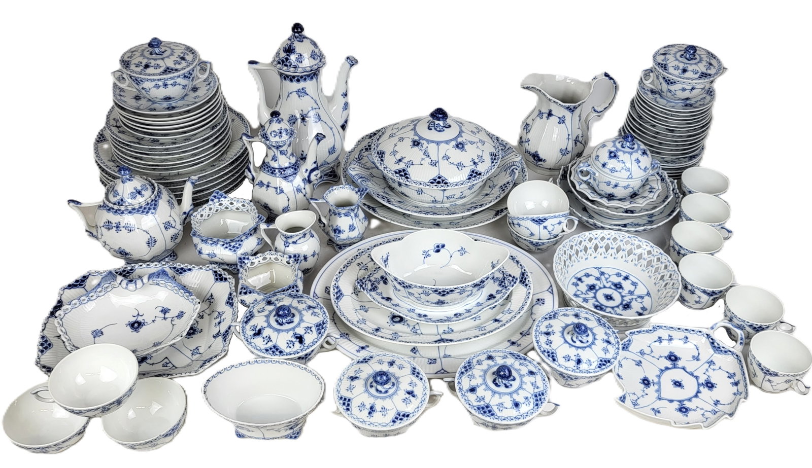 Royal Copenhagen Blue Fluted China Service, 59 (1 of 20)