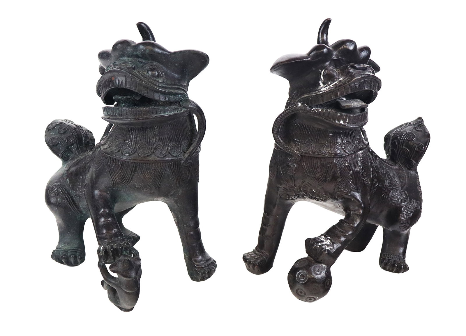 Pair of Bronzed Metal Foo Dogs (1 of 11)