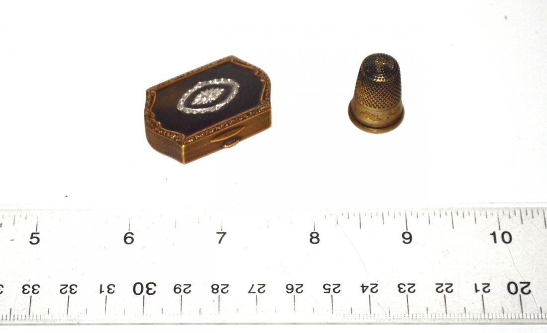 Gold Thimble & Pill Box 2.9dwt: Tortoise pill box and a gold thimble. 2.9 dwt.
