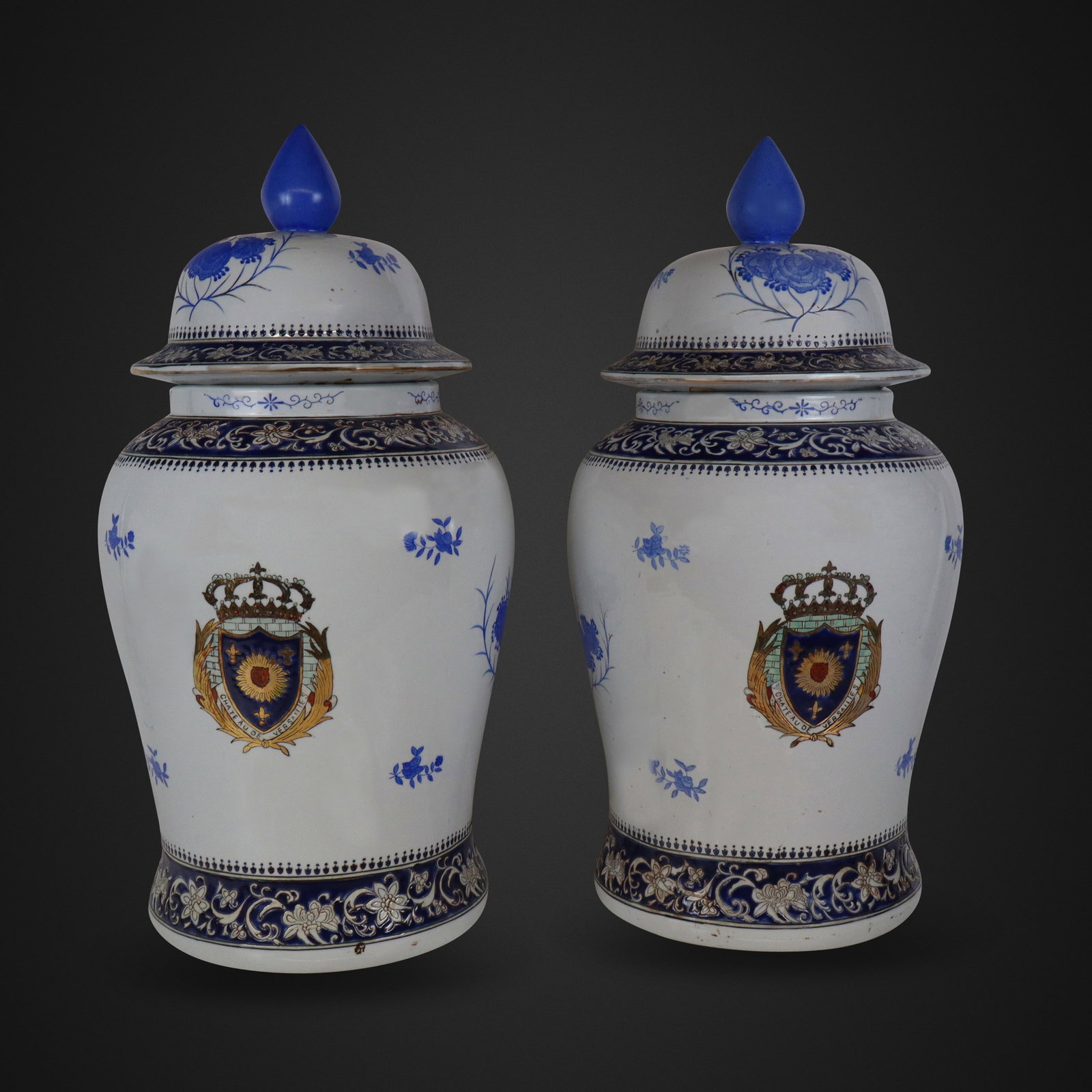 Pair of Armorially decorated Chinese Ginger Jars (1 of 13)