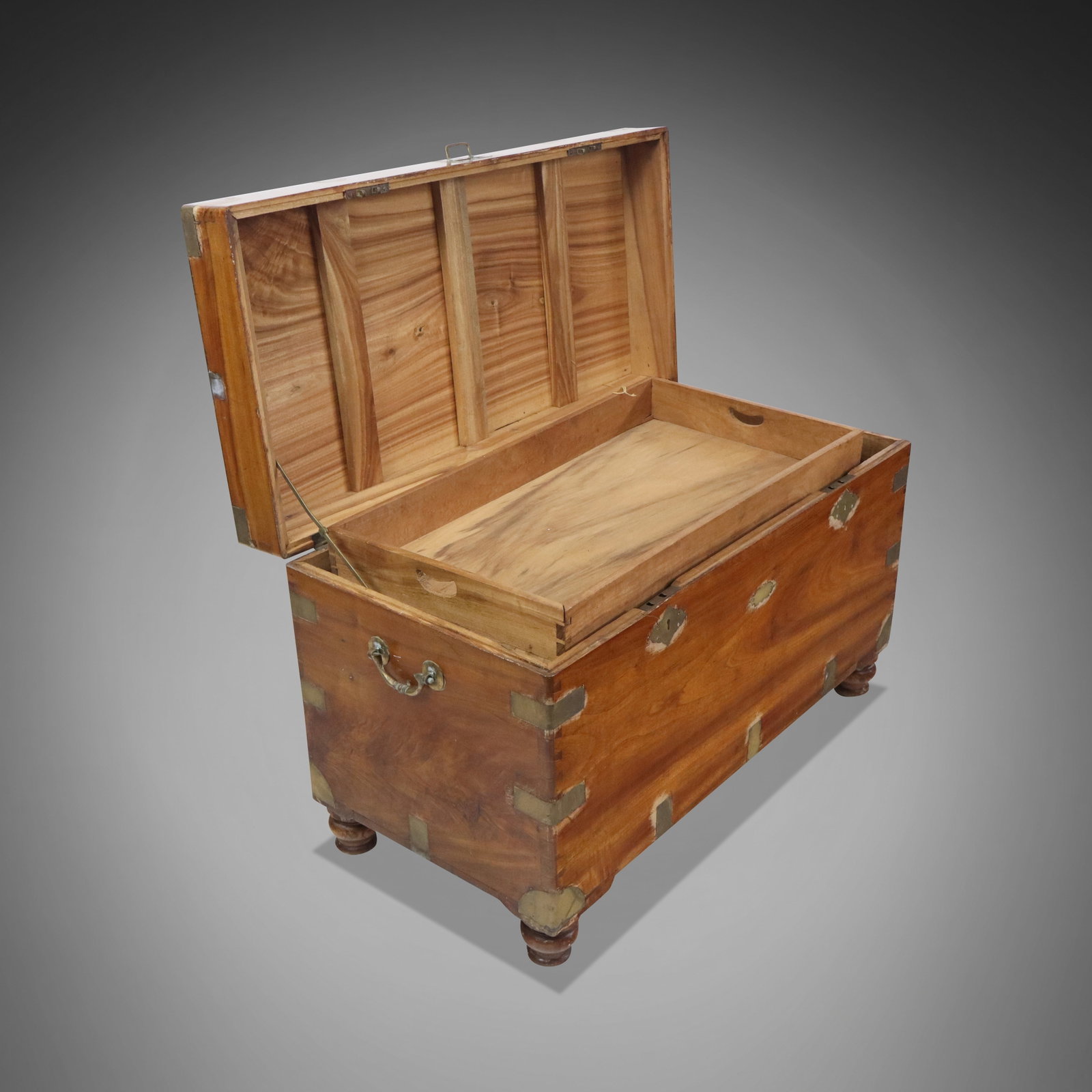 Campaign Blanket Chest on Feet (1 of 16)