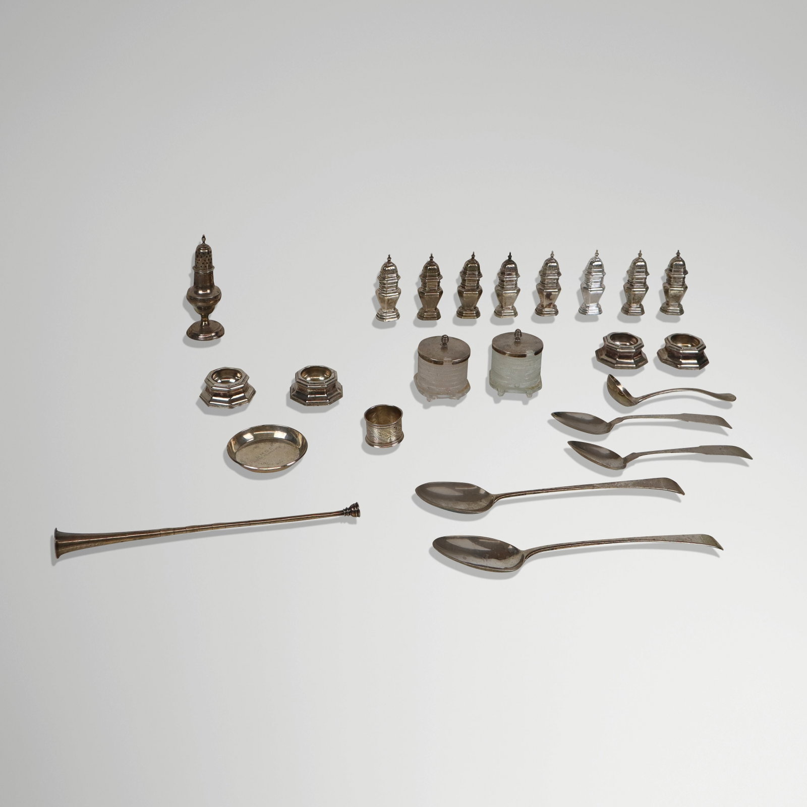Collection of Silver Articles, 23: Collection of silver articles, comprising a set of four silver salts, London, 1922, by Crichton Ltd.; a Towle sterling silver monogrammed individual ashtray, a pair of silver and glass honey pots, lid