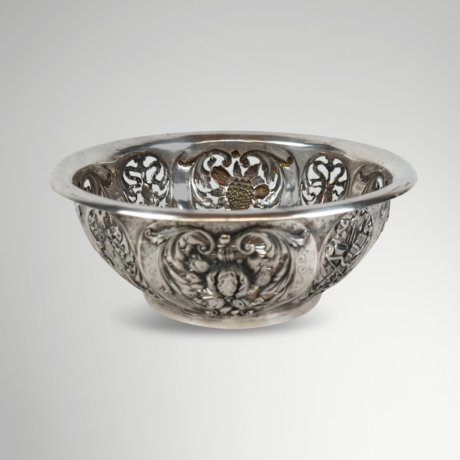 E.F Caldwell Silver Fruit Bowl (1 of 11)