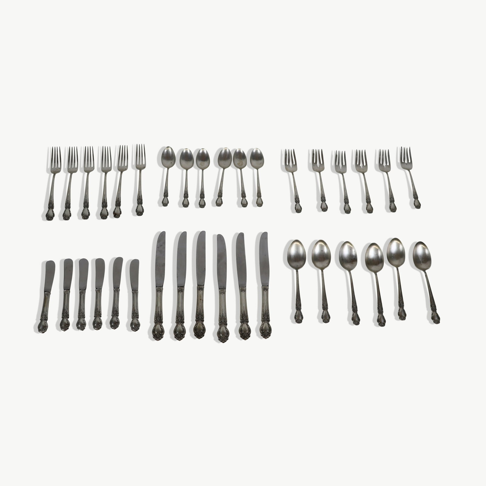 International Sterling Silver Brocade Flatware: International sterling silver "Brocade" pattern flatware, comprising six dinner knives, six butter knives, six dinner forks, six dessert forks, six teaspoons, and six tablespoons, marks to reverse han