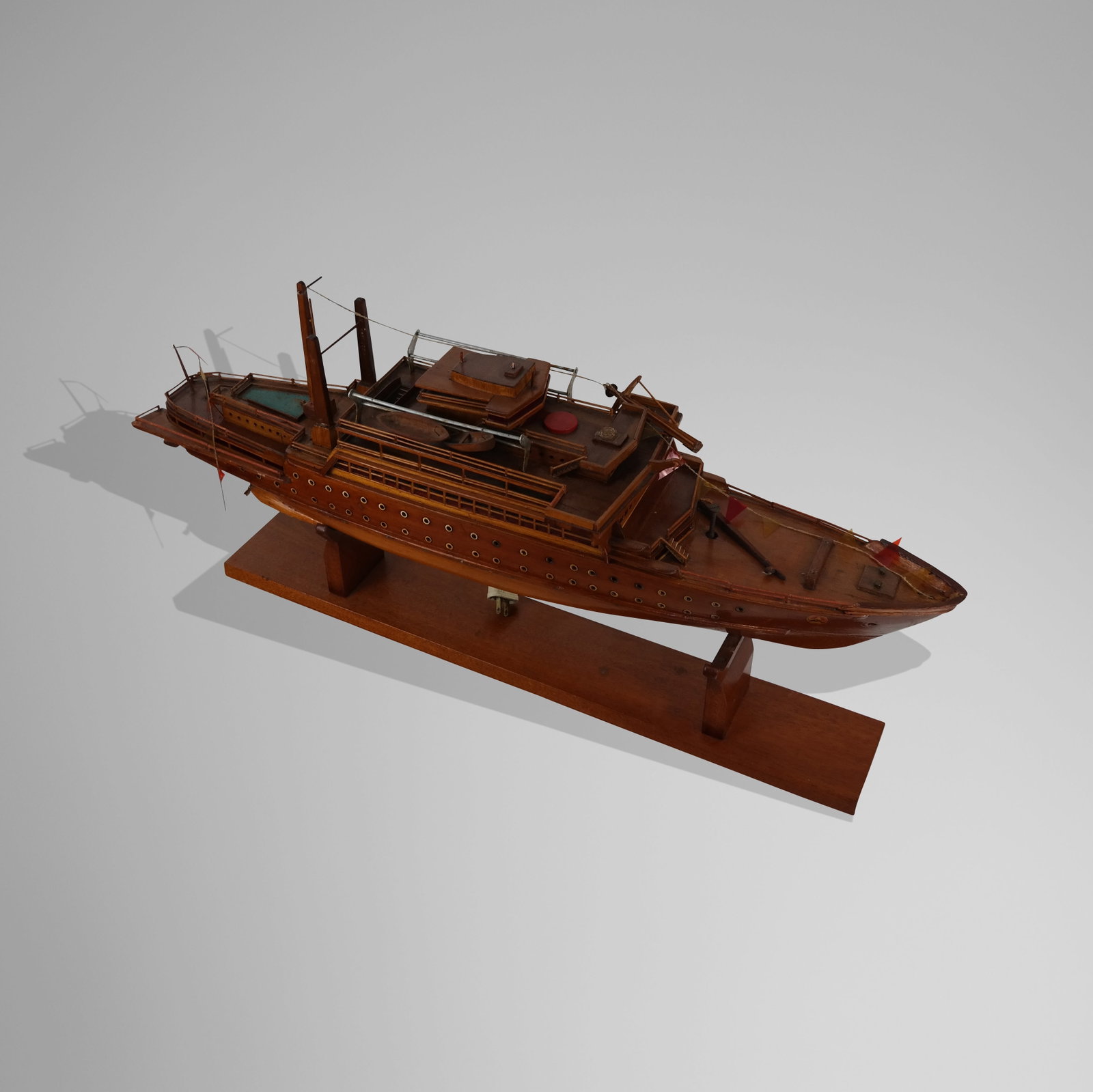 Vintage Illuminated Ship Model of an Ocean Liner (1 of 15)
