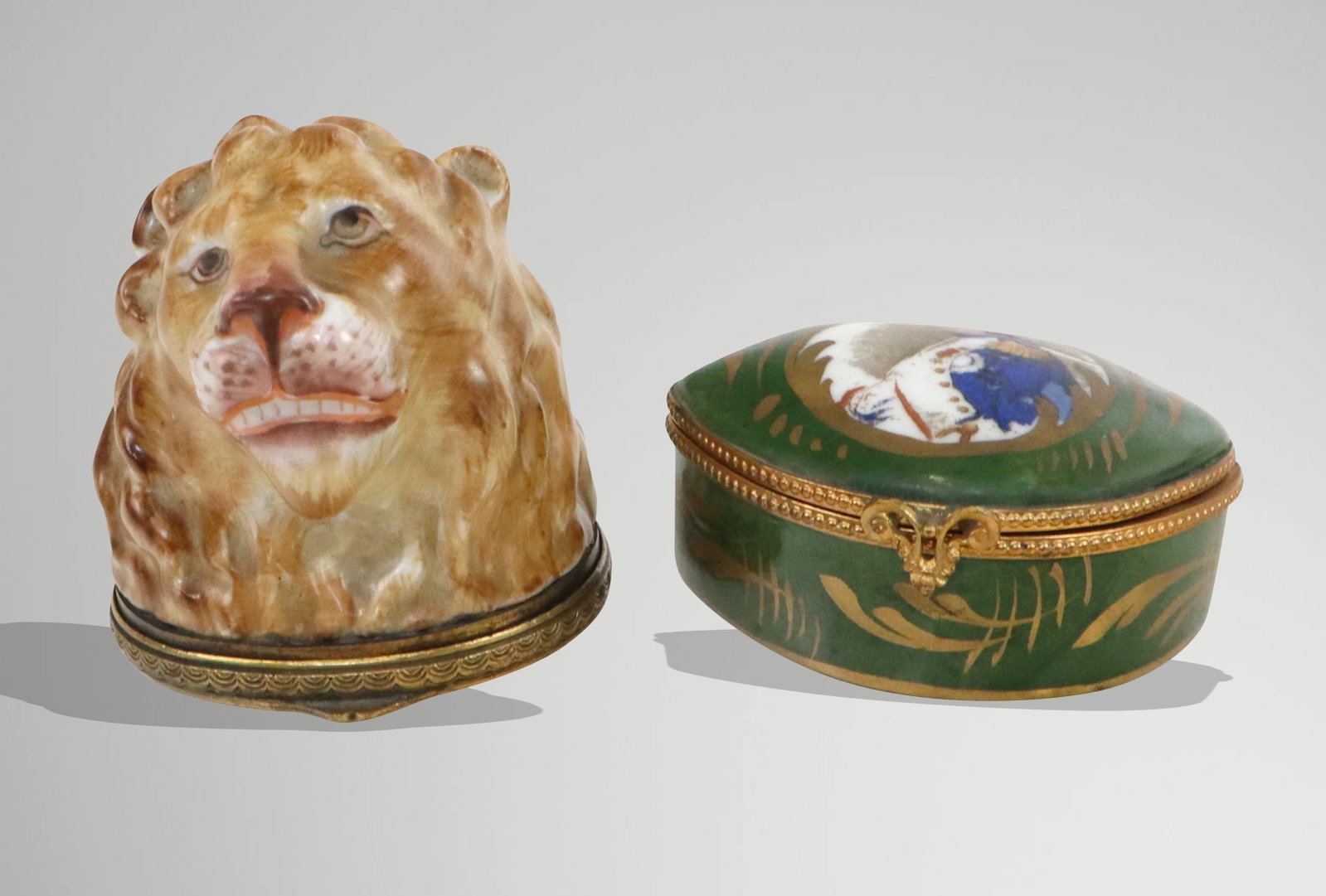 Two Porcelain Snuff Boxes - 14
