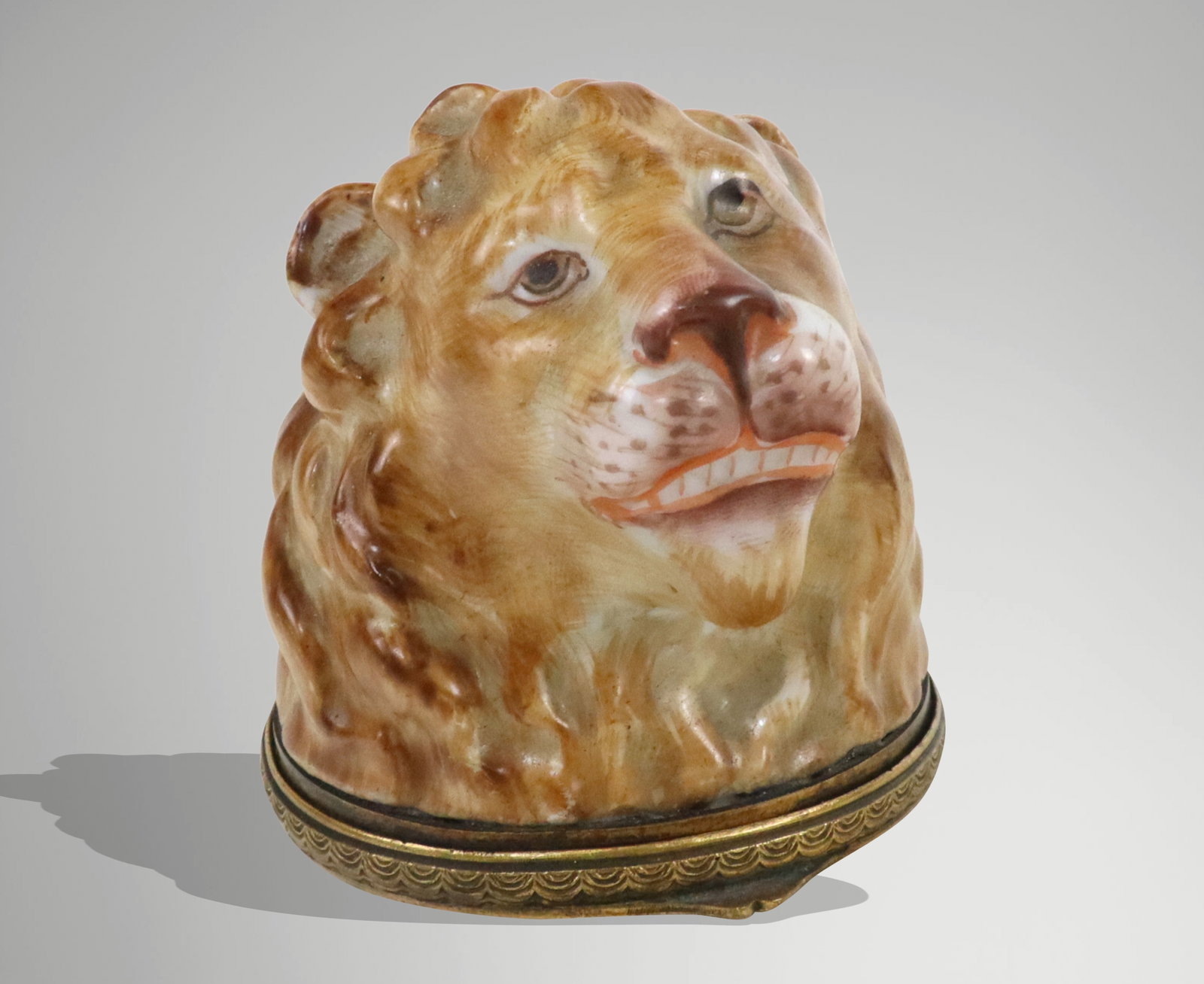 Two Porcelain Snuff Boxes - 2
