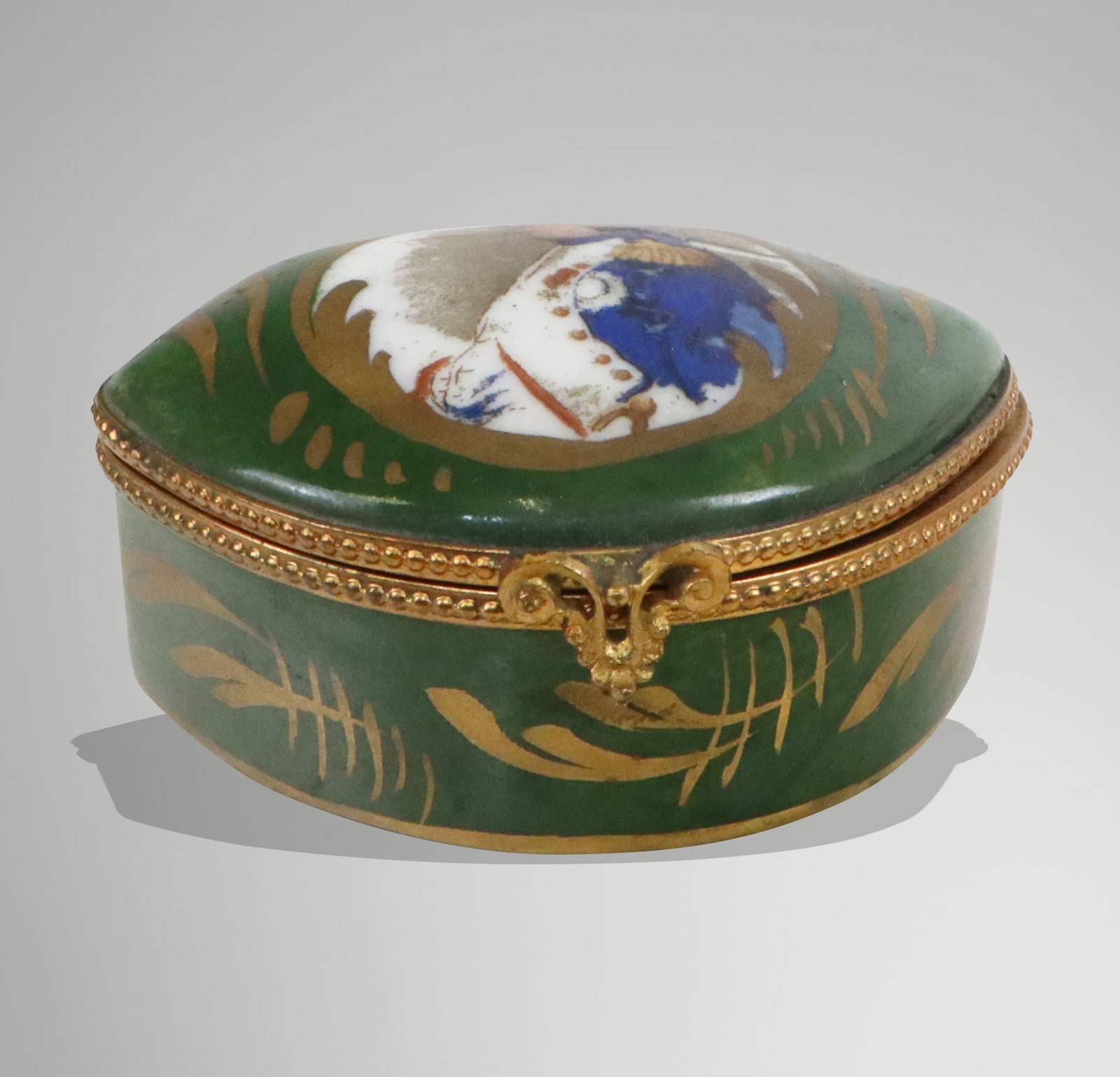 Two Porcelain Snuff Boxes - 4