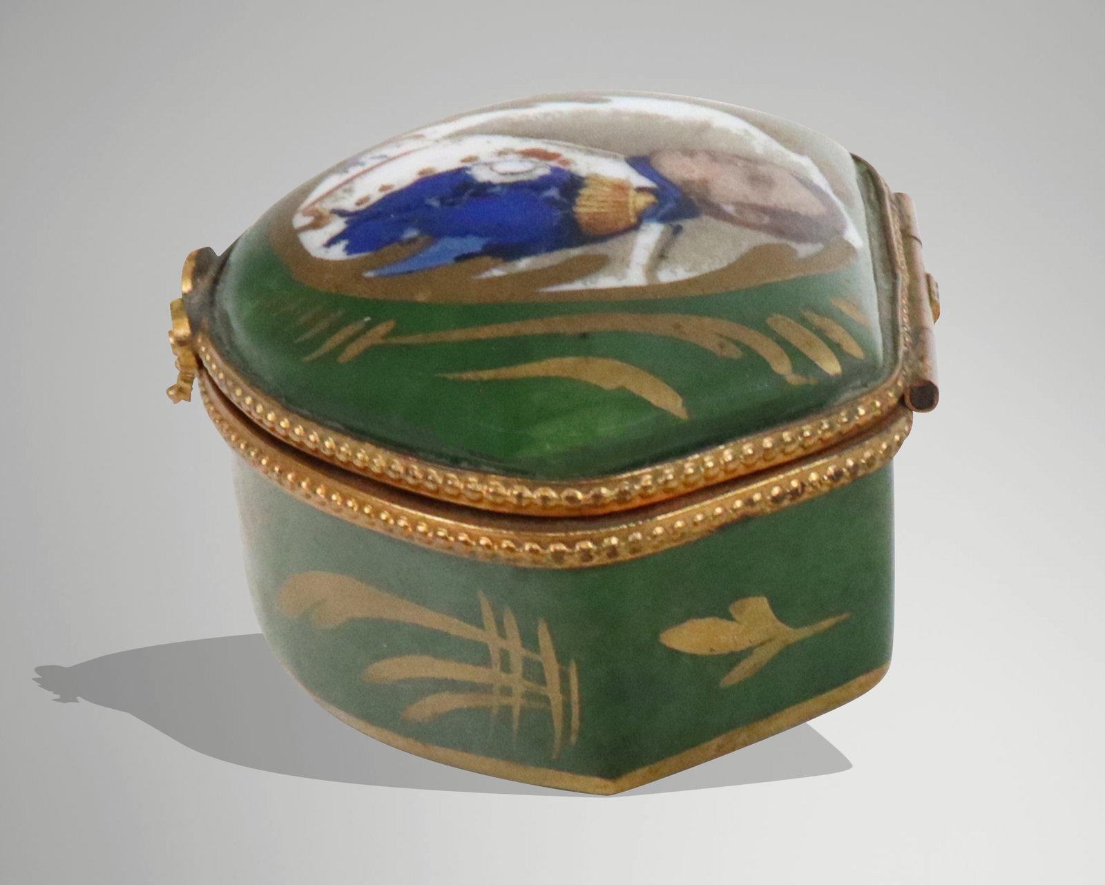 Two Porcelain Snuff Boxes - 6