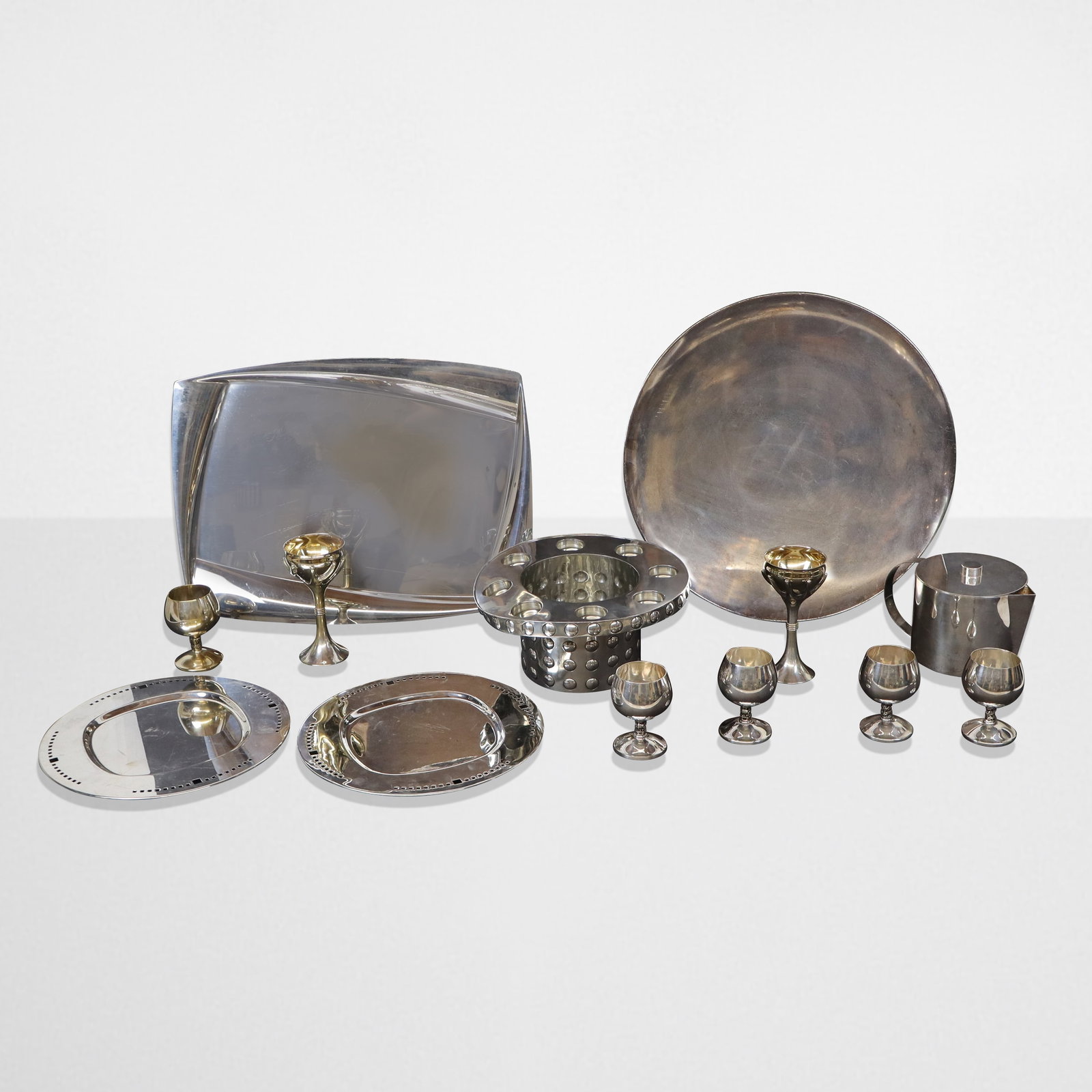 Group of Silver Plate & Metal Hollowware, 14: Group of assorted silver plate and metal hollowware, comprising pair of Sandra Kravitz "Tree of Life" kiddush cups, a pair of Richard Meier for Swid Powell silver plate "Skyscraper" trays, a Sambonnet