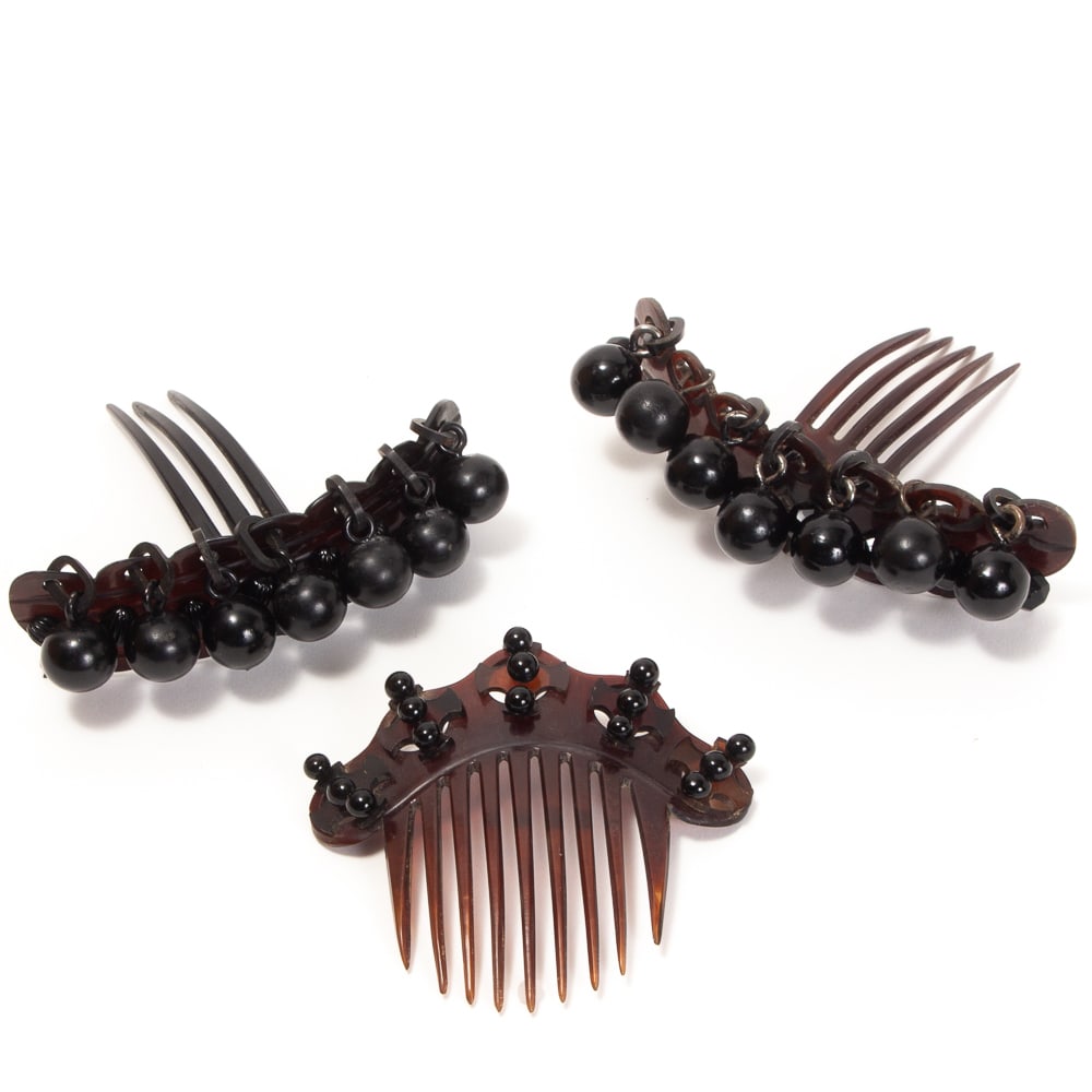3 Vintage Celluloid / Bakelite & Jet Hair Combs (1 of 20)