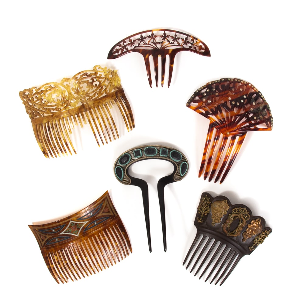 Group of 6 Art Nouveau & Deco Hair Combs: Group of six art nouveau and deco hair combs, late 19th-mid 20th century, including two combs with elaborate pierced scrollwork and floral crests (one with deficient tines); a pierced fan form comb in