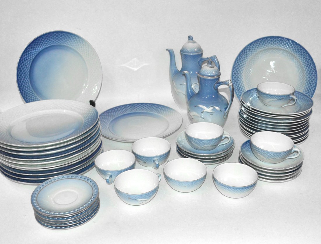 51-Piece Bing & Grondahl Porcelain Dinner Service: Comprises 13 dinner plates, 13 dessert plates, coffee pot, teapot, 8 cups, 9 saucers, 6 reticulated saucers. Good condition.