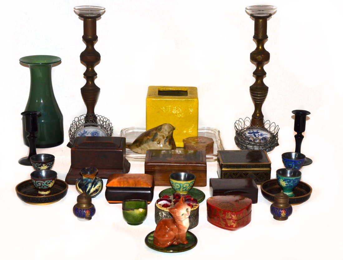Assorted Decorative Articles 30+: Comprises: black glass candlesticks, Chinese black enamel cloisonné articles, vintage and antique wooden boxes, diminutive blue & white porcelain and wire condiment baskets, sake cups, pair of Englis