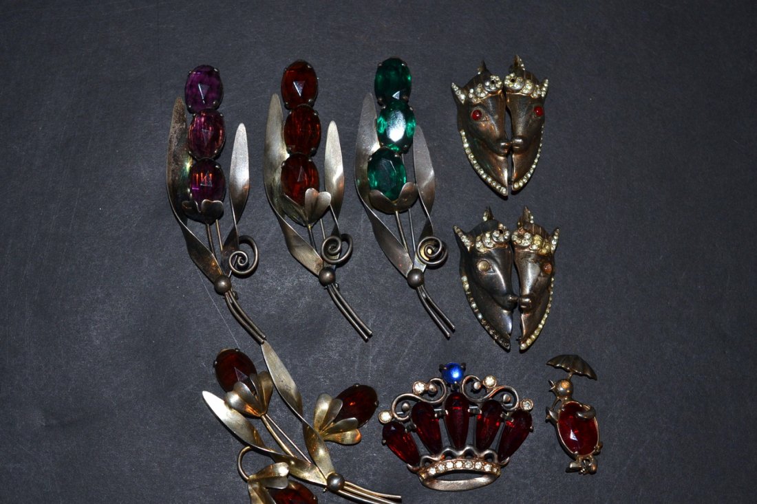 Vintage Sterling Silver/Hardstone Pins: Comprises four modern leafy pins with various amethyst, amber, bluish green stones, two pairs of opposing horse head pins with ruby eyes (one missing eyes), crown pin with red, clear and blue stones, 