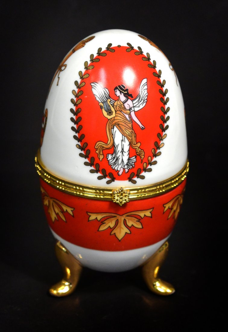 Porcelain Egg Box: Classical decorated hinged & footed box. [6" H] Good condition