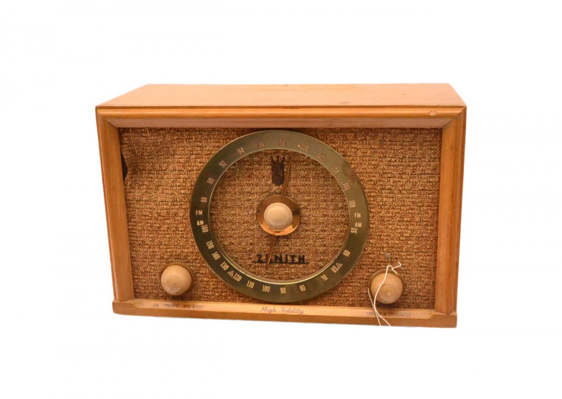 Vintage Zenith Oak Radio: Creme radio by Zenith with chrome face. [15 3/4" W x 8 1/2" D x 10" H]. Wear throughout.