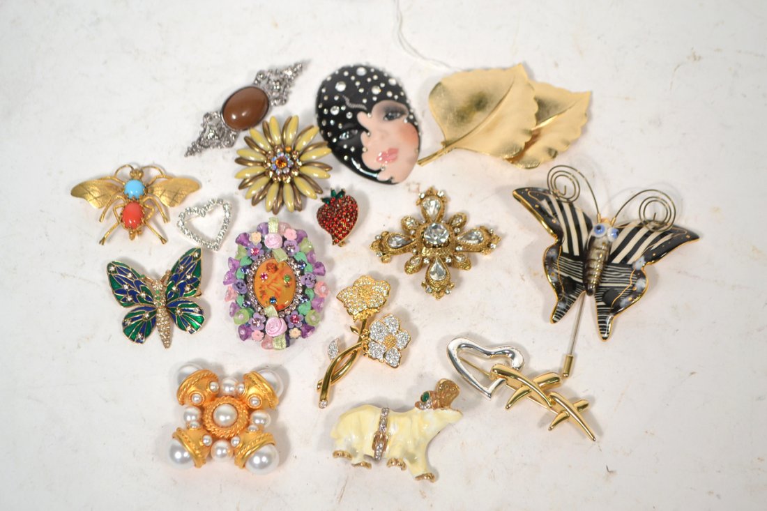 15 Costume Brooches: Includes Kenneth Jay Lane, and others. Good condition.