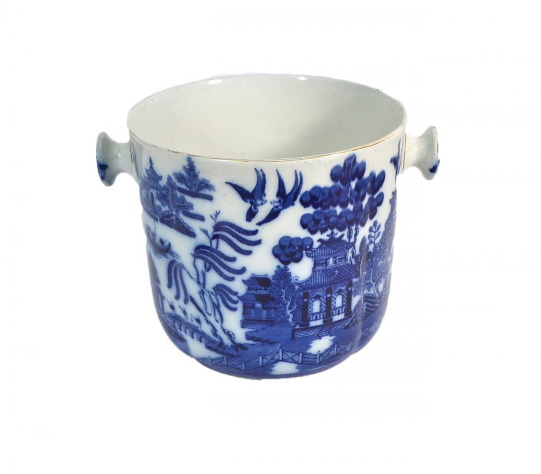 Blue Willow Ice Bucket: Blue and white Chinese decorated ice bucket. [12" W x 9 1/2" Dia (rim)]. Some wear to top.