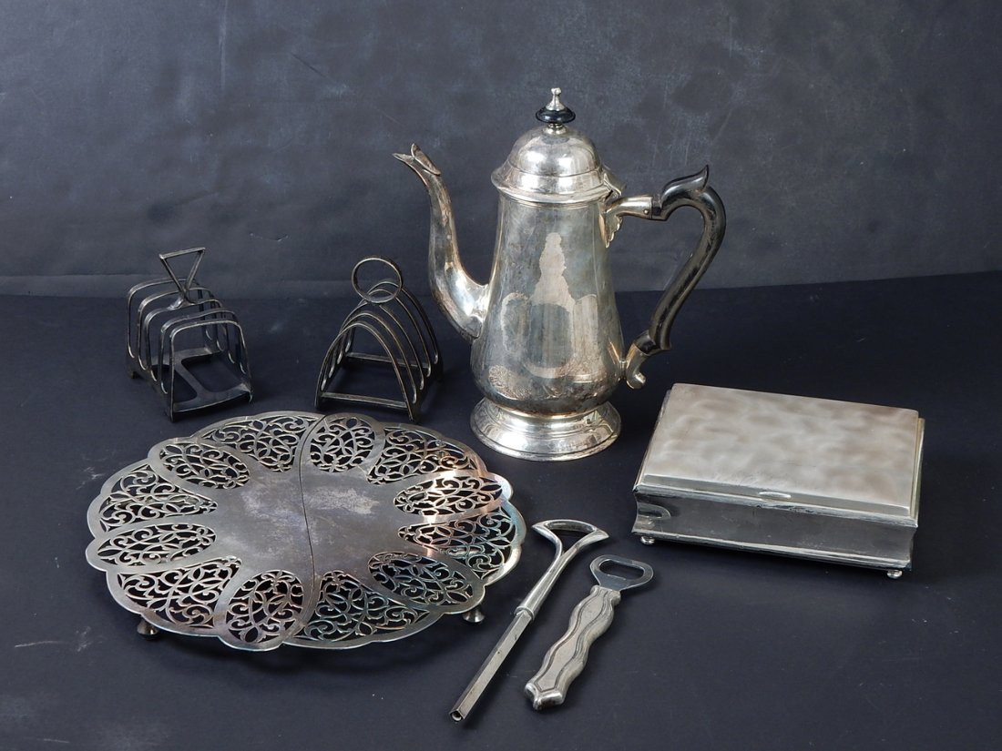 Lot of Silverplate: A silverplate lot including a footed expandable trivet, two toast / letter rack, teapot, humidor, and other items.