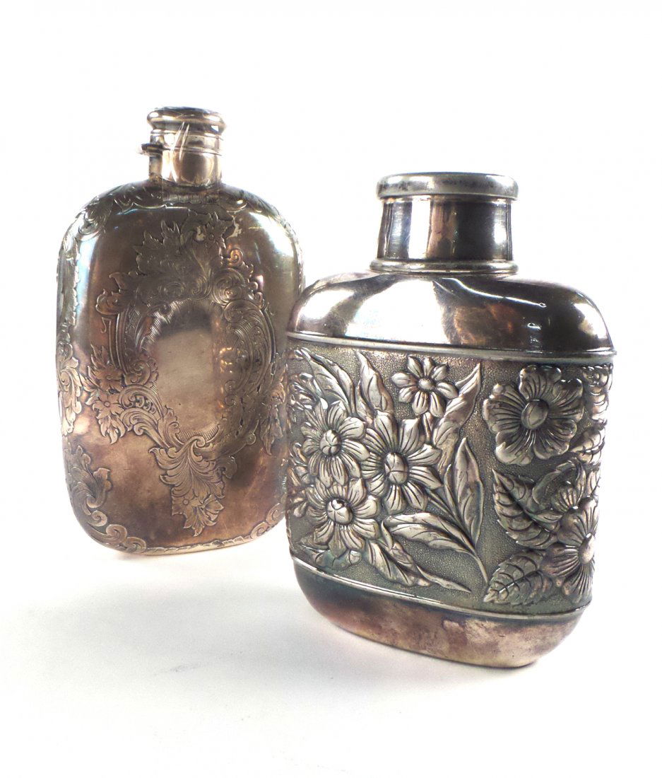 Two Vintage 1/2 Pint Flasks (1 of 8)