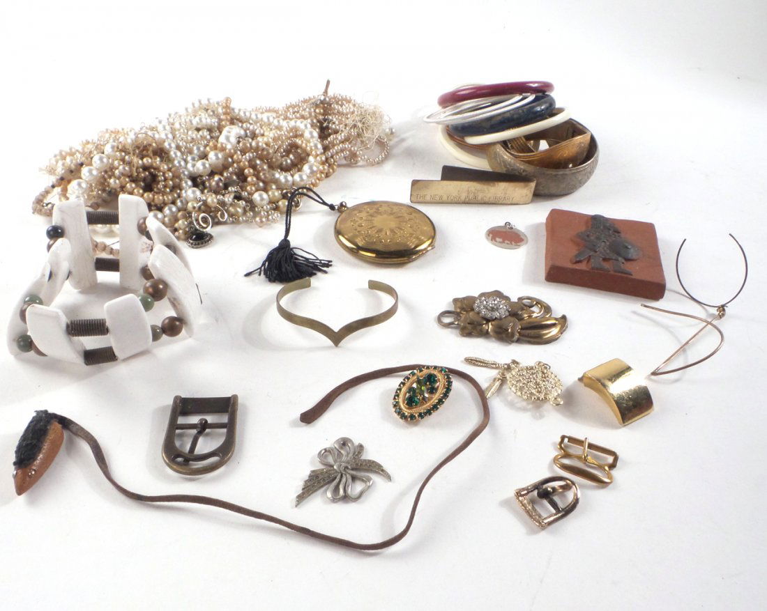 Assorted Vintage Costume Jewelry (1 of 5)