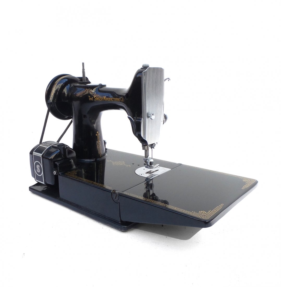 Singer "Featherweight" Sewing Machine (1 of 6)