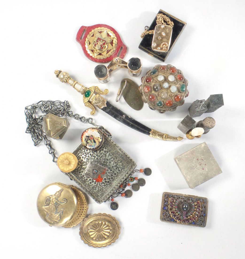 Group of Ornamental Items (1 of 7)