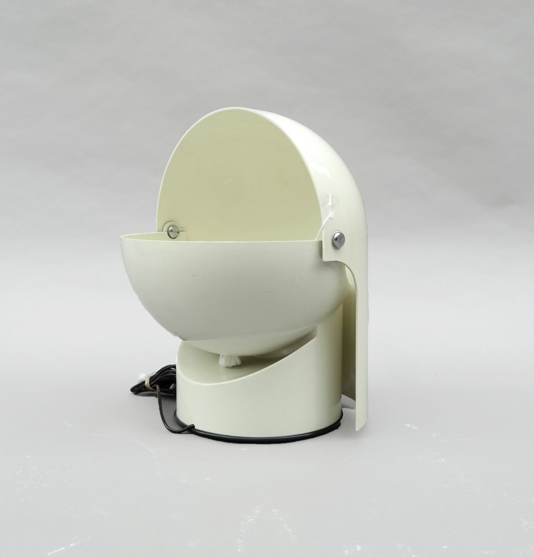 Artemide "Pileo-Mezzo Pileo" Table Lamp: Mid-century modern Artemide "Pileo-Mezzo Pileo" table lamp by Gae Aulenti. Has European plug with adapter included. [13" Dia x 18" H]. In good condition.