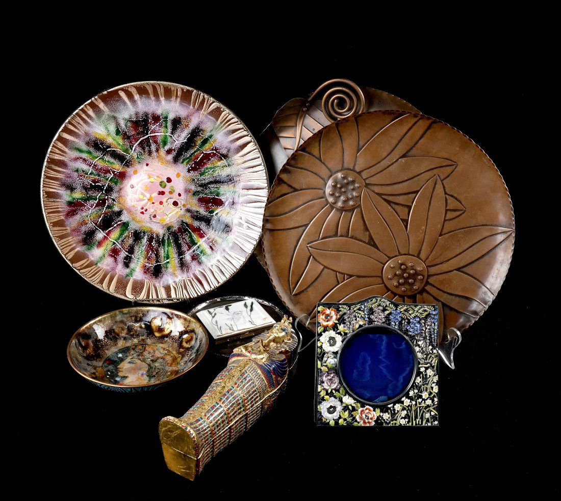 Eight Decorative Items (1 of 6)