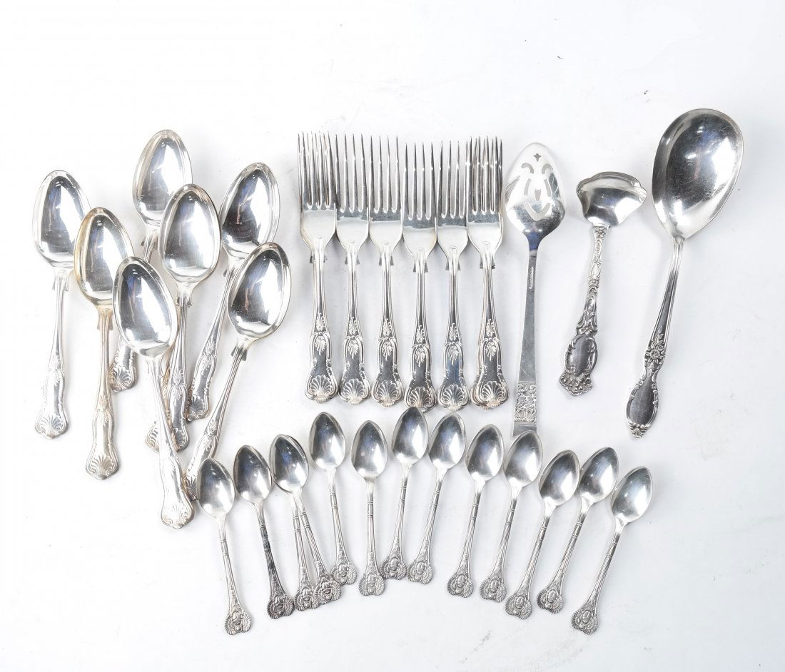 32 Pieces Silver Plate Flatware (1 of 4)