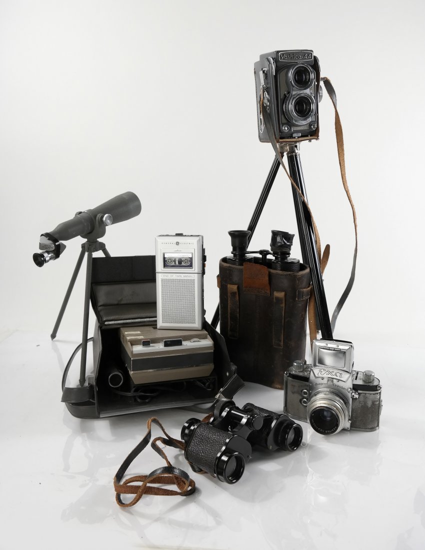 7 Vintage Articles, Cameras, etc. (1 of 3)