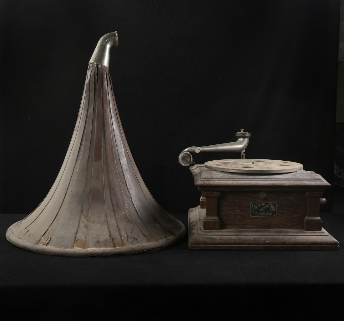 Victor Victrola (1 of 7)